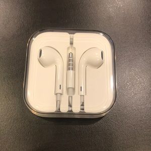 Apple EarPods (regular headphone jack)